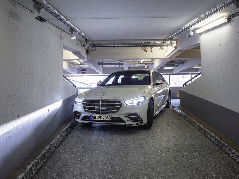 Bosch a Daimler testují autonomní parkování